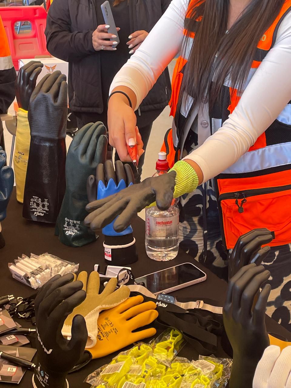 APRO participa en la Campaña Manos Seguras de Thiess en Antofagasta